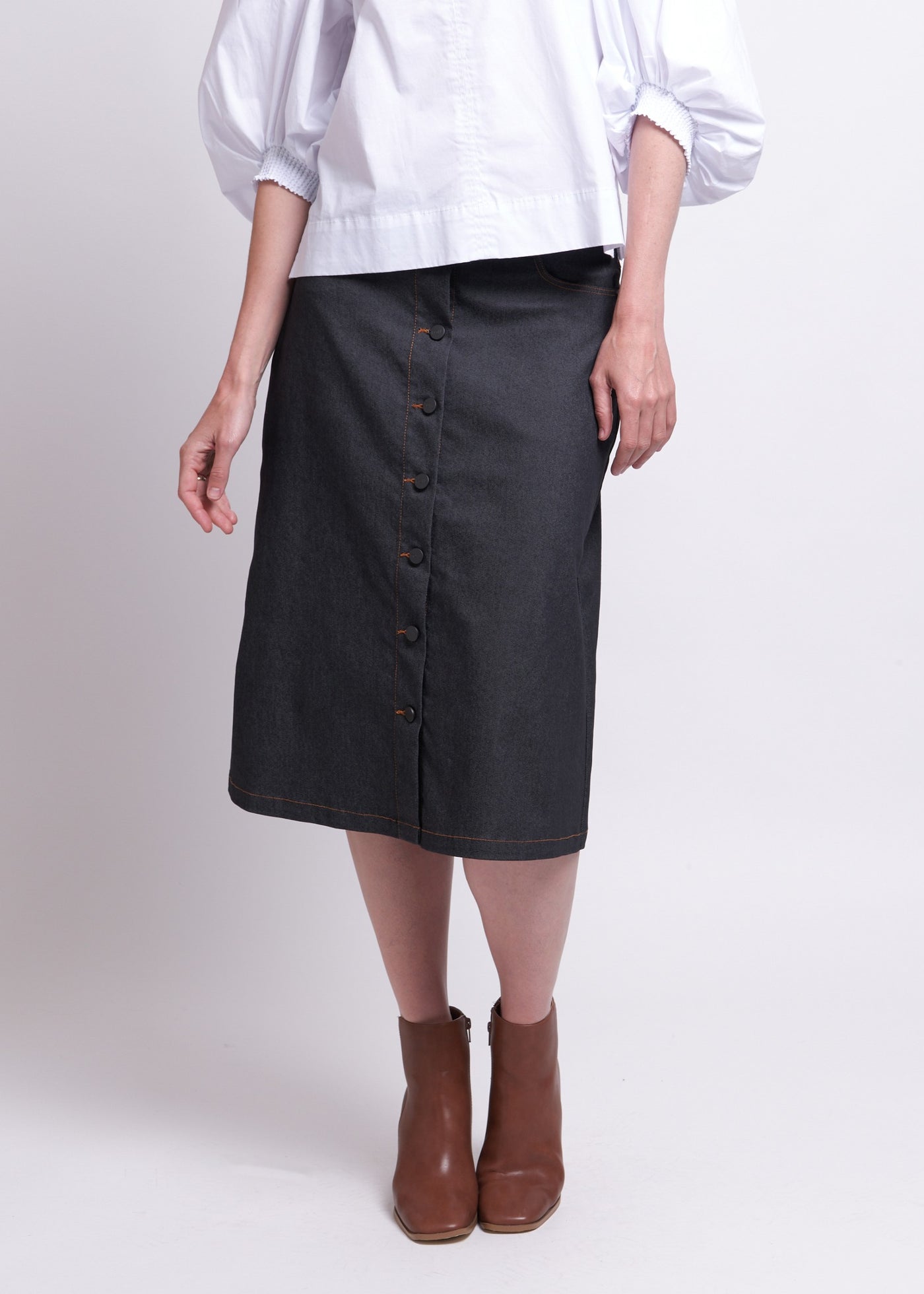 Foil</p>Stud Muffin Skirt</p>(Black)