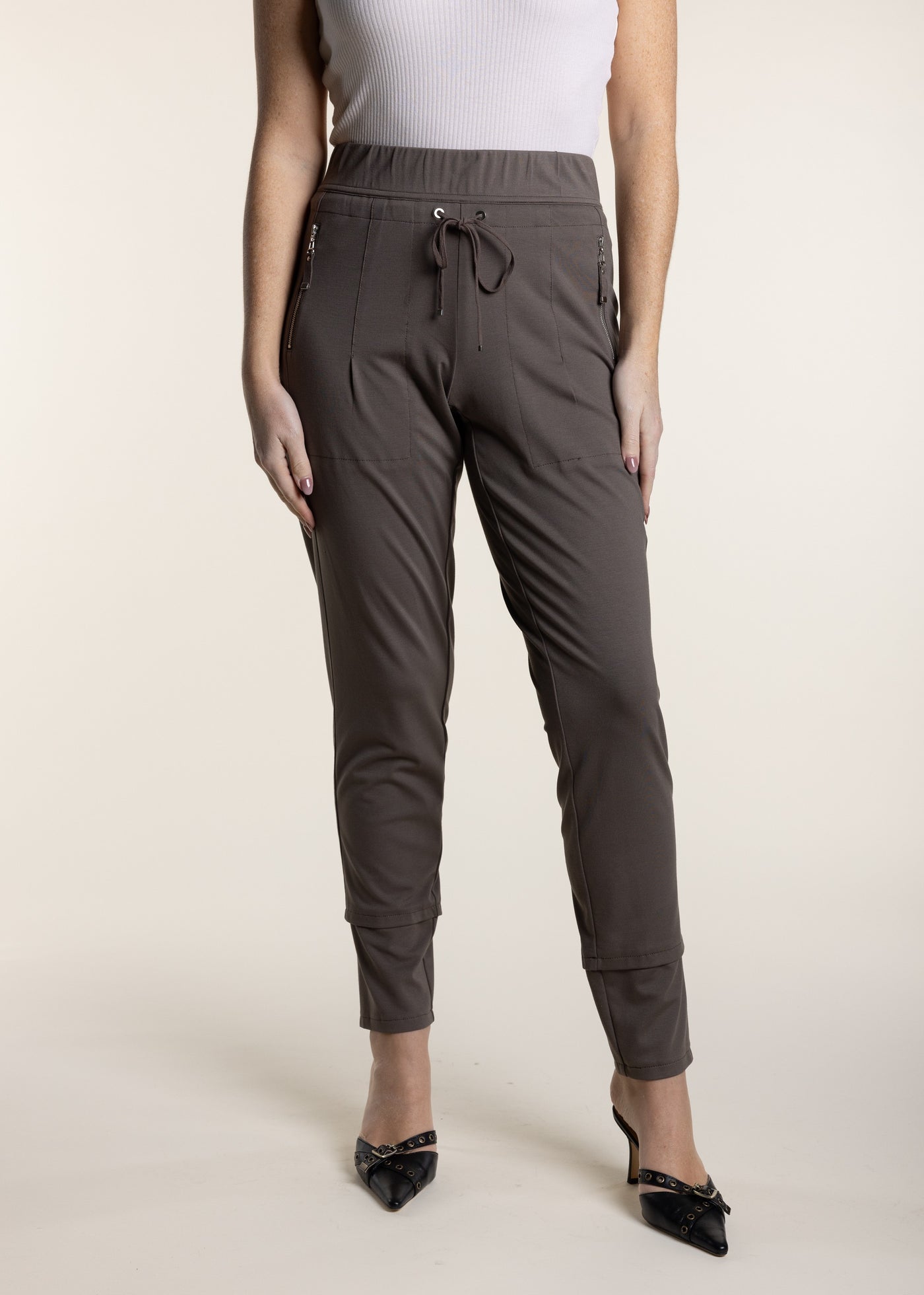 SALE  |  TWO-T's</p>Ponte Panel Pant</p>(Clove)</p>Available: size 8