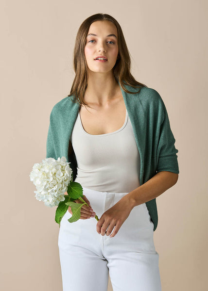 Uimi</p>Clara Shrug</p>(Sage)