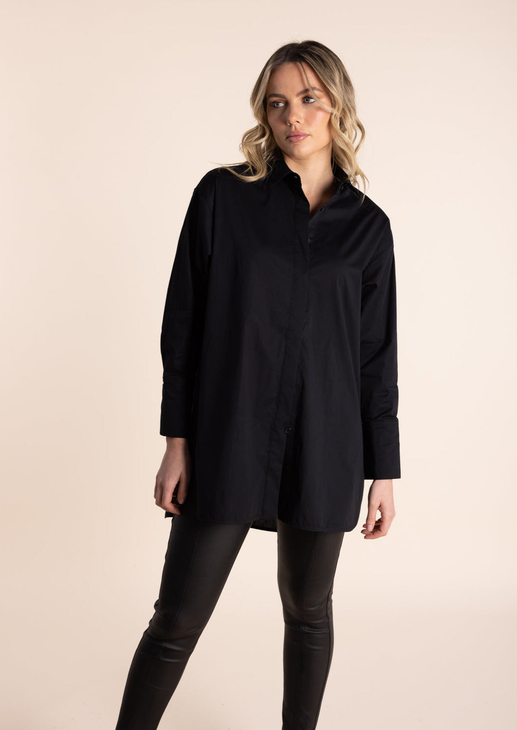 SALE  |  TWO-T's</p>Poplin Shirt</p>(Black)</p>Available: size 8