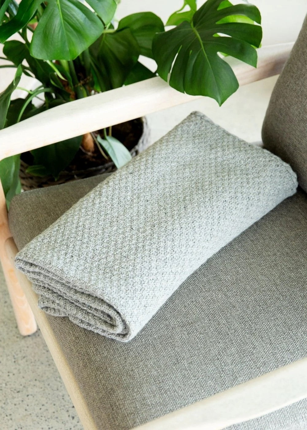 IrelandsEye</p>Moss Textured Throw</p>(Pearl Grey)