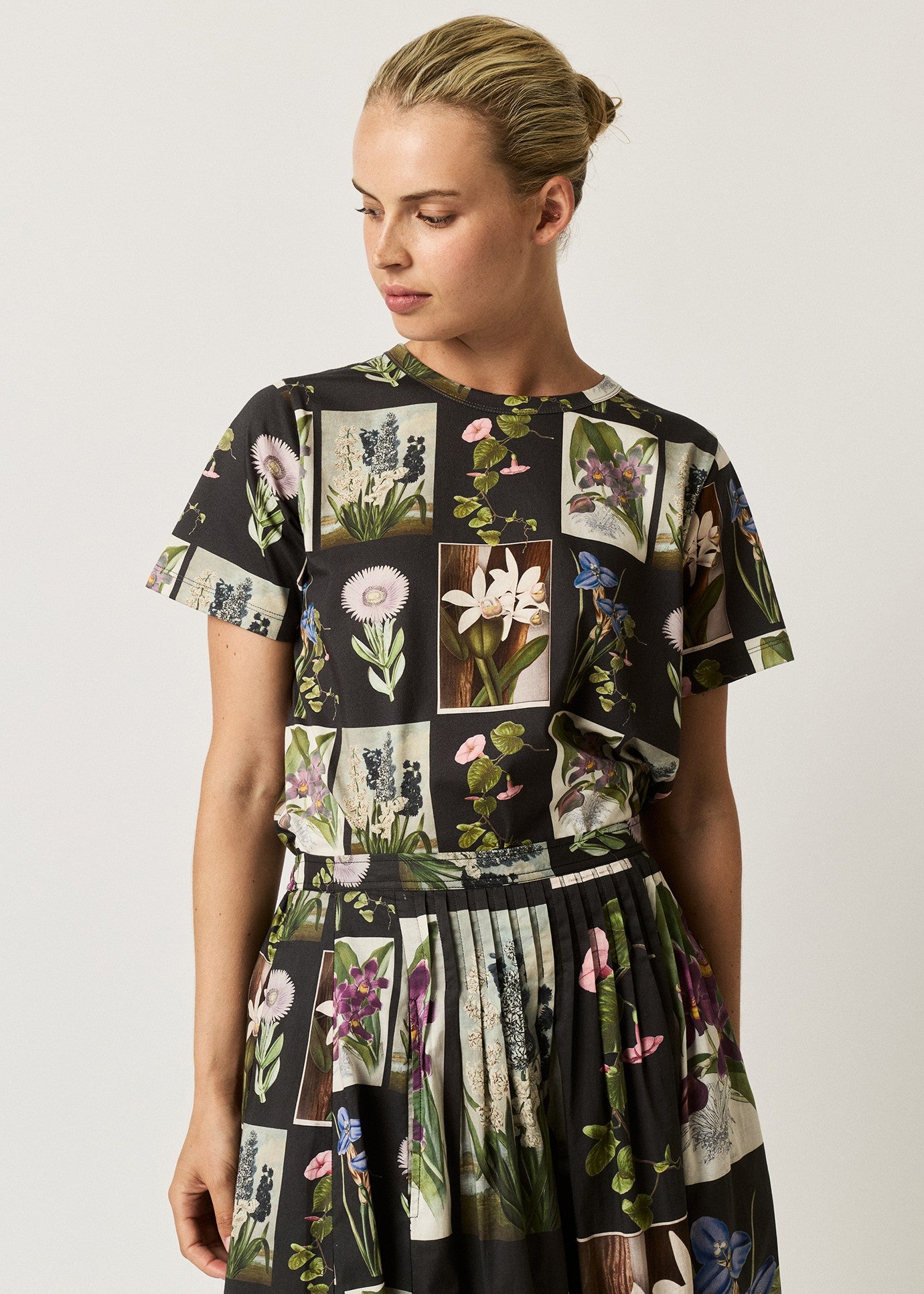 Nancybird</p>Apollo Tee</p>(Charcoal Archive Floral)