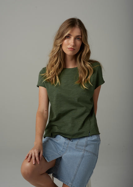 Cloth+Paper+Scissors</p>Front Split Crew Neck Tee</p>(Fairway Green)