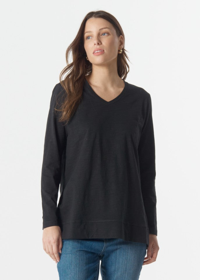 Cloth+Paper+Scissors</p>Basic V Neck Split Hem Tee</p>(Black)