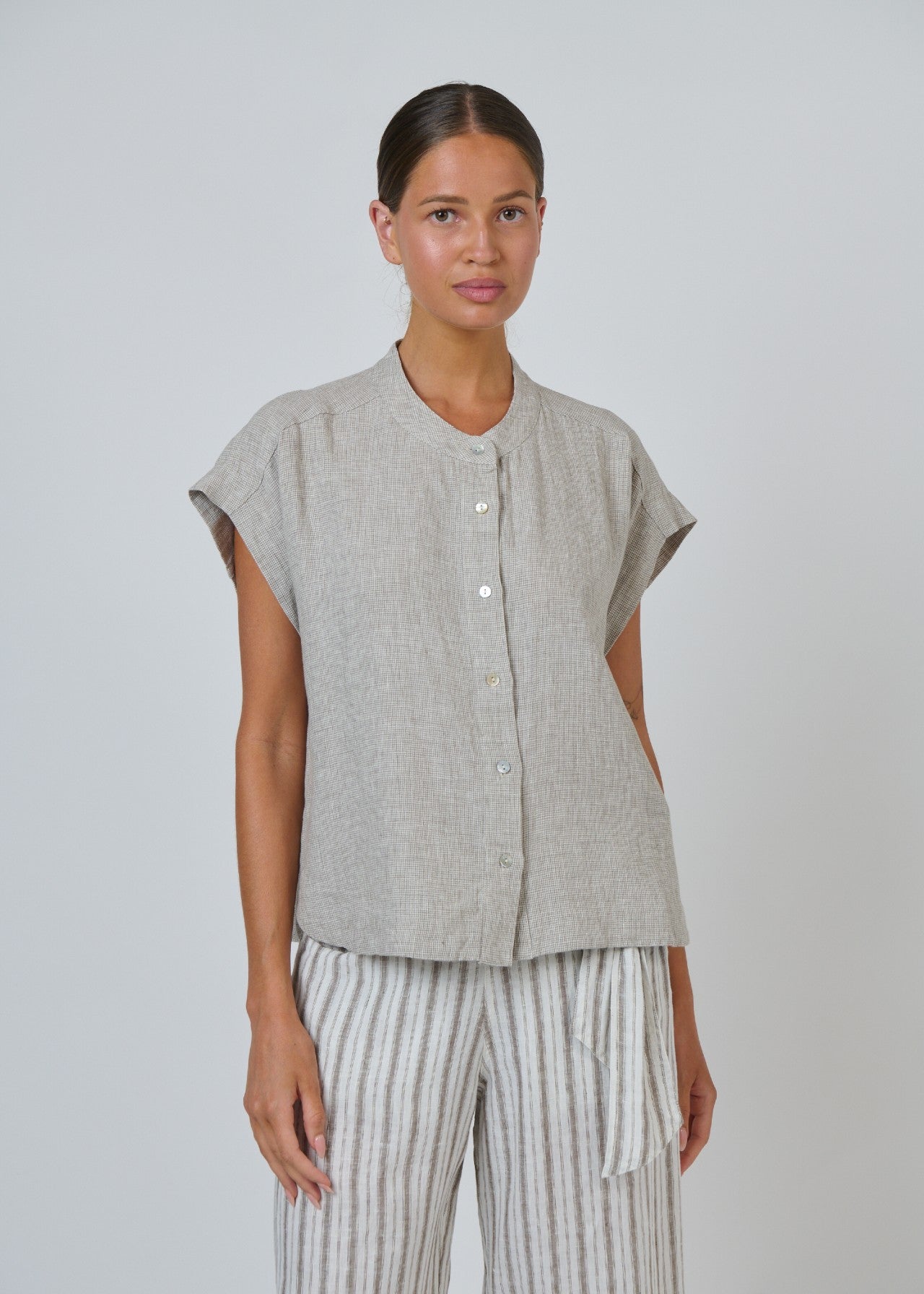 Naturals by O&J</p>Extended Sleeve Blouse</p>(Mousse)