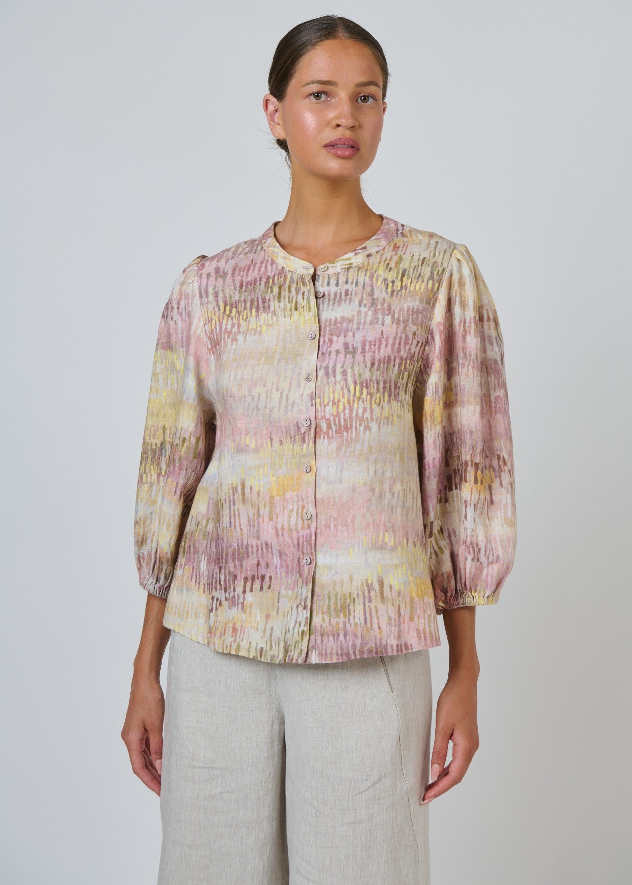 Naturals by O&J</p>Gathered Sleeve Blouse</p>(Jardin)