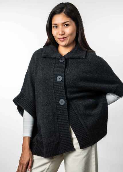 Koru</p>Cape With Pockets</p>(Charcoal)
