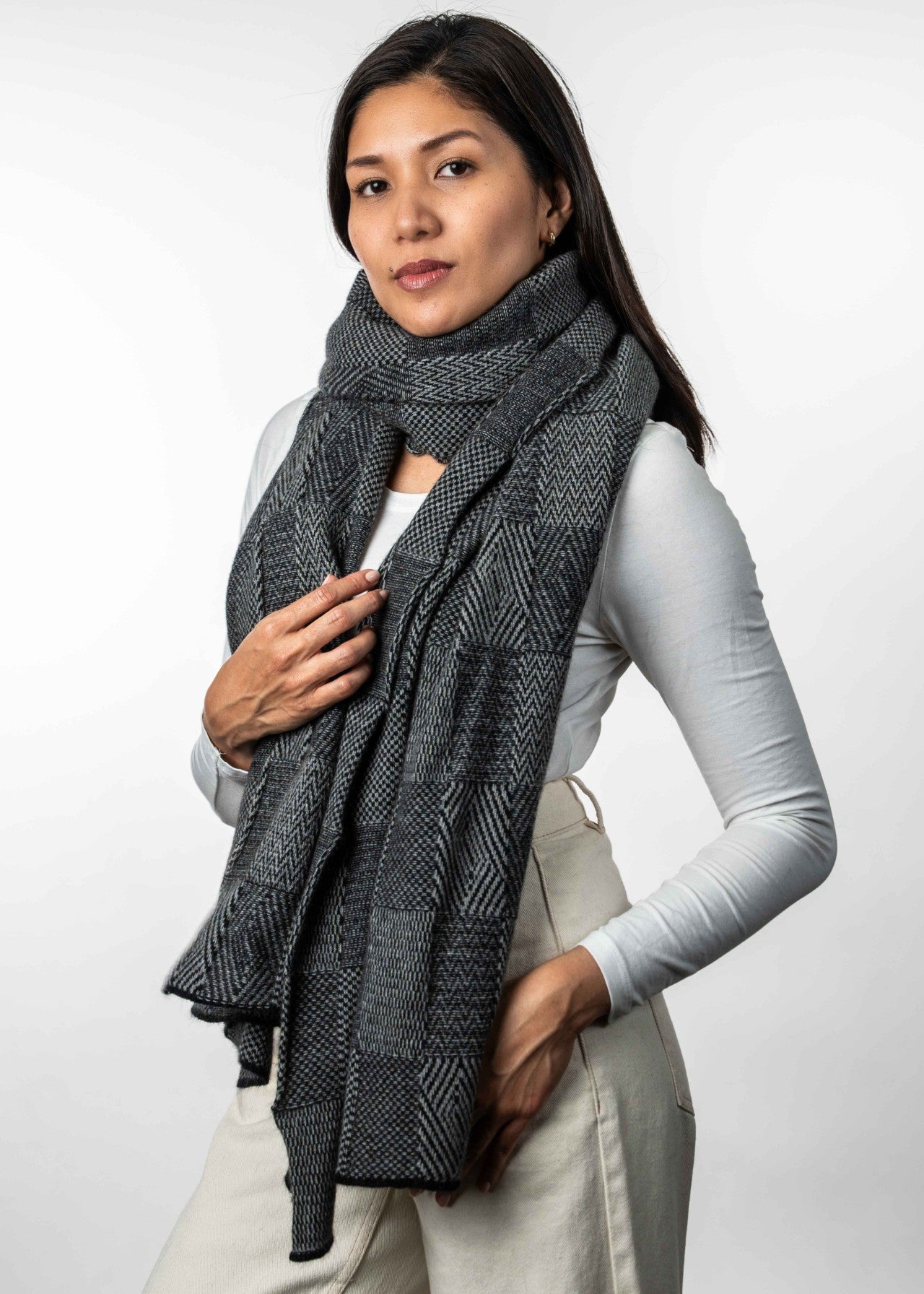 Koru</p>Jacquard Wrap</p>(Black/Mist)