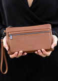 Dusky Robin</p>Bethany Zip Clutch</p>(Tan)