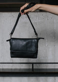 Dusky Robin</p>Sara Bag</p>(Black)