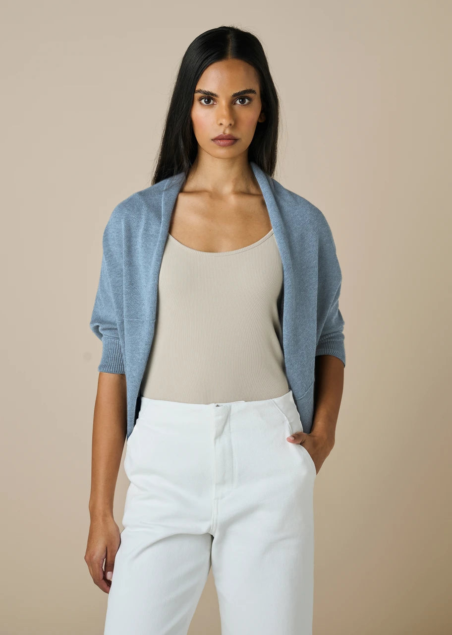 Uimi</p>Clara Shrug</p>(Chambray)