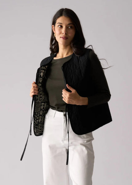 Foil</p>Bows Well Vest (Reversible)</p>(Black)