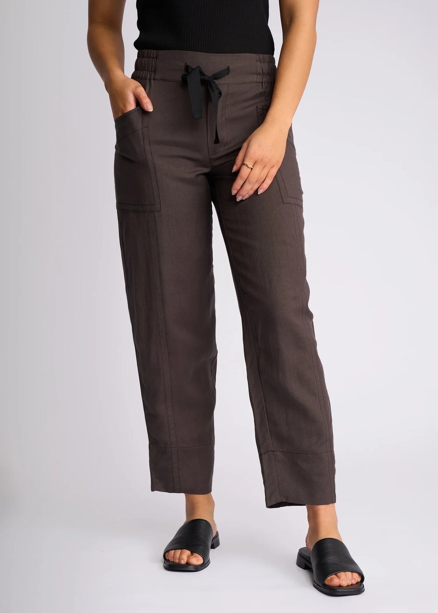 Knewe</p>Dew Barrel Leg Pant</p>(Chocolate)