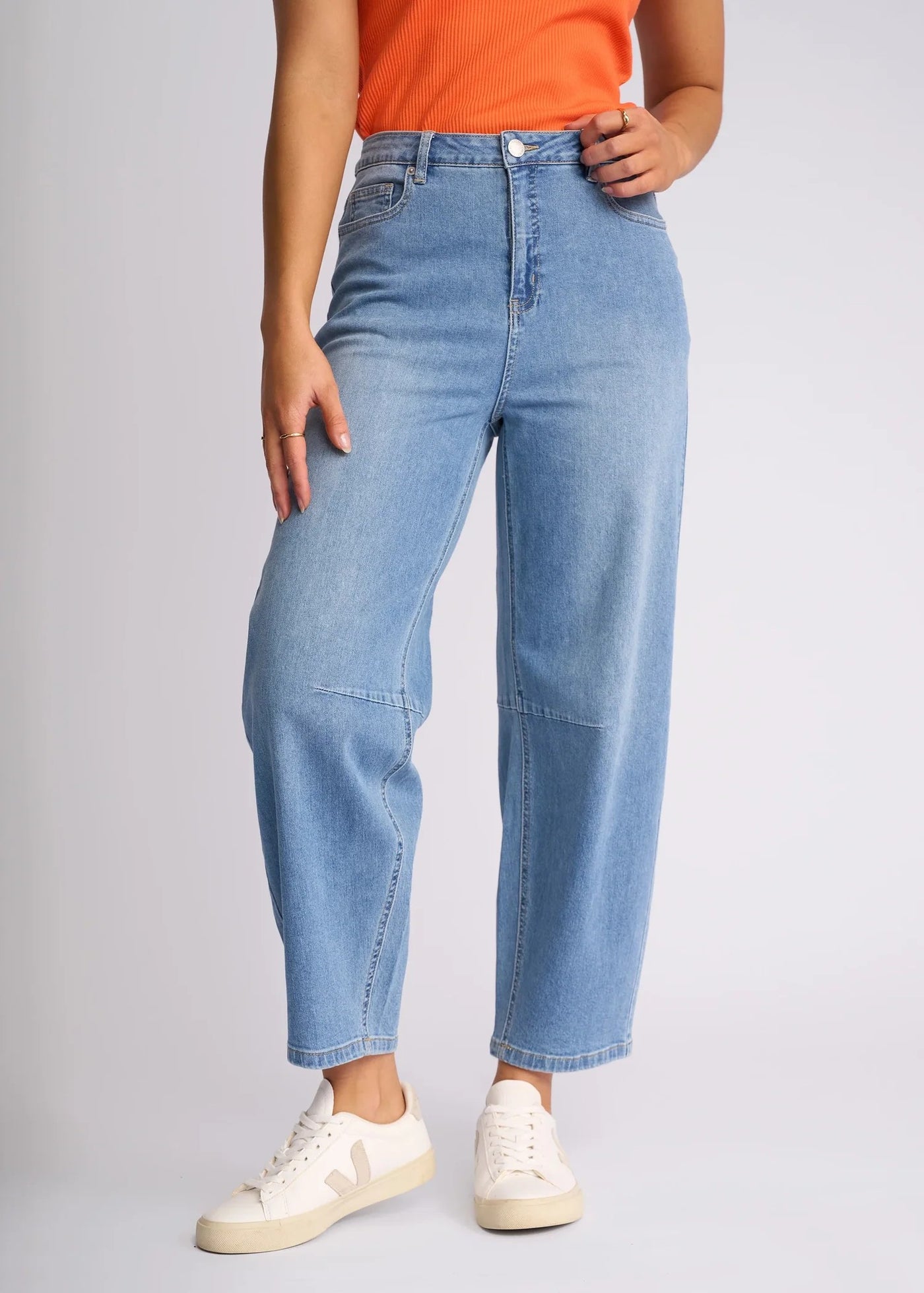 Knewe</p>Fallon Barrel Leg Jean</p>(Light Wash Denim)
