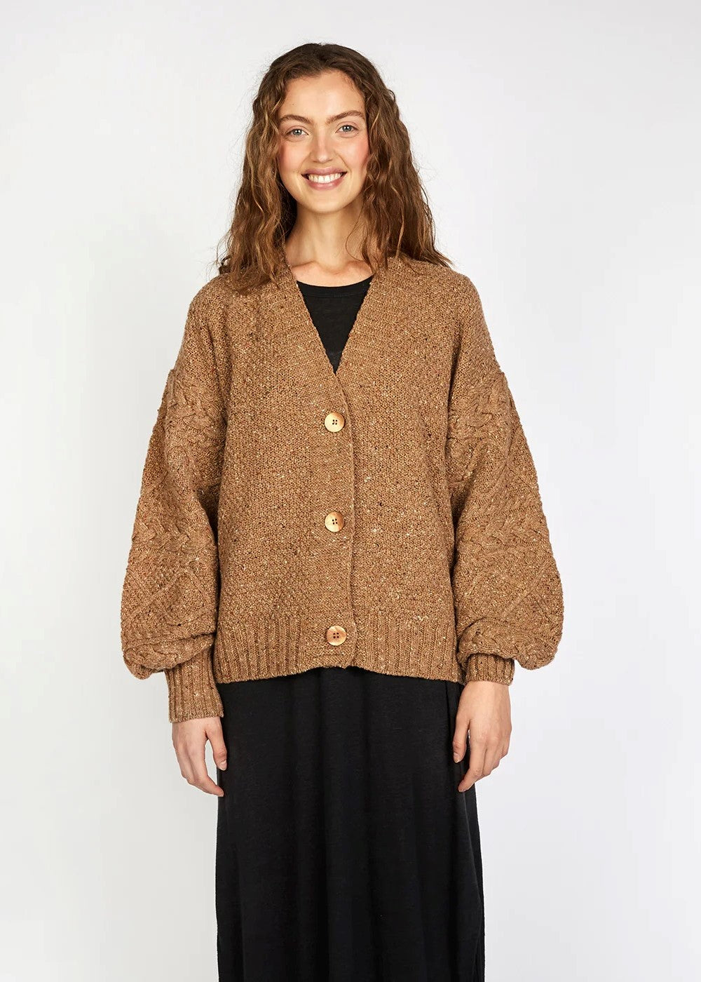 IrelandsEye</p>Thistle Cable Knit Sleeves Cardigan</p>(Biscuit)
